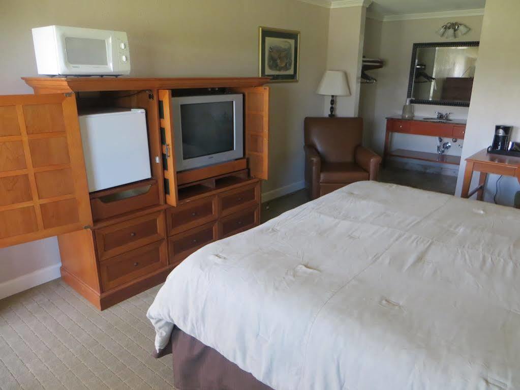 The Lodge At Russell - Russell Inn ภายนอก รูปภาพ
