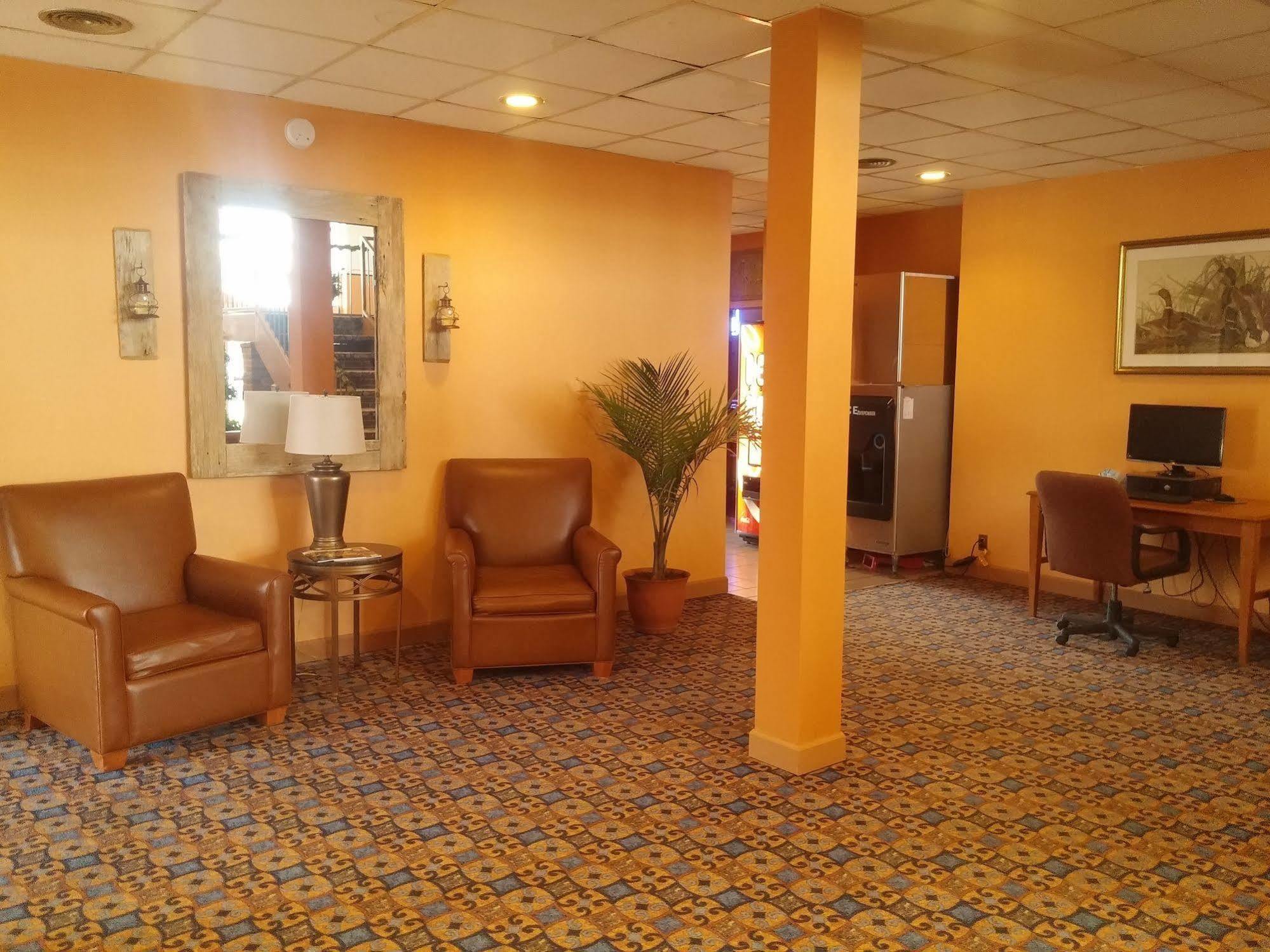 The Lodge At Russell - Russell Inn ภายนอก รูปภาพ