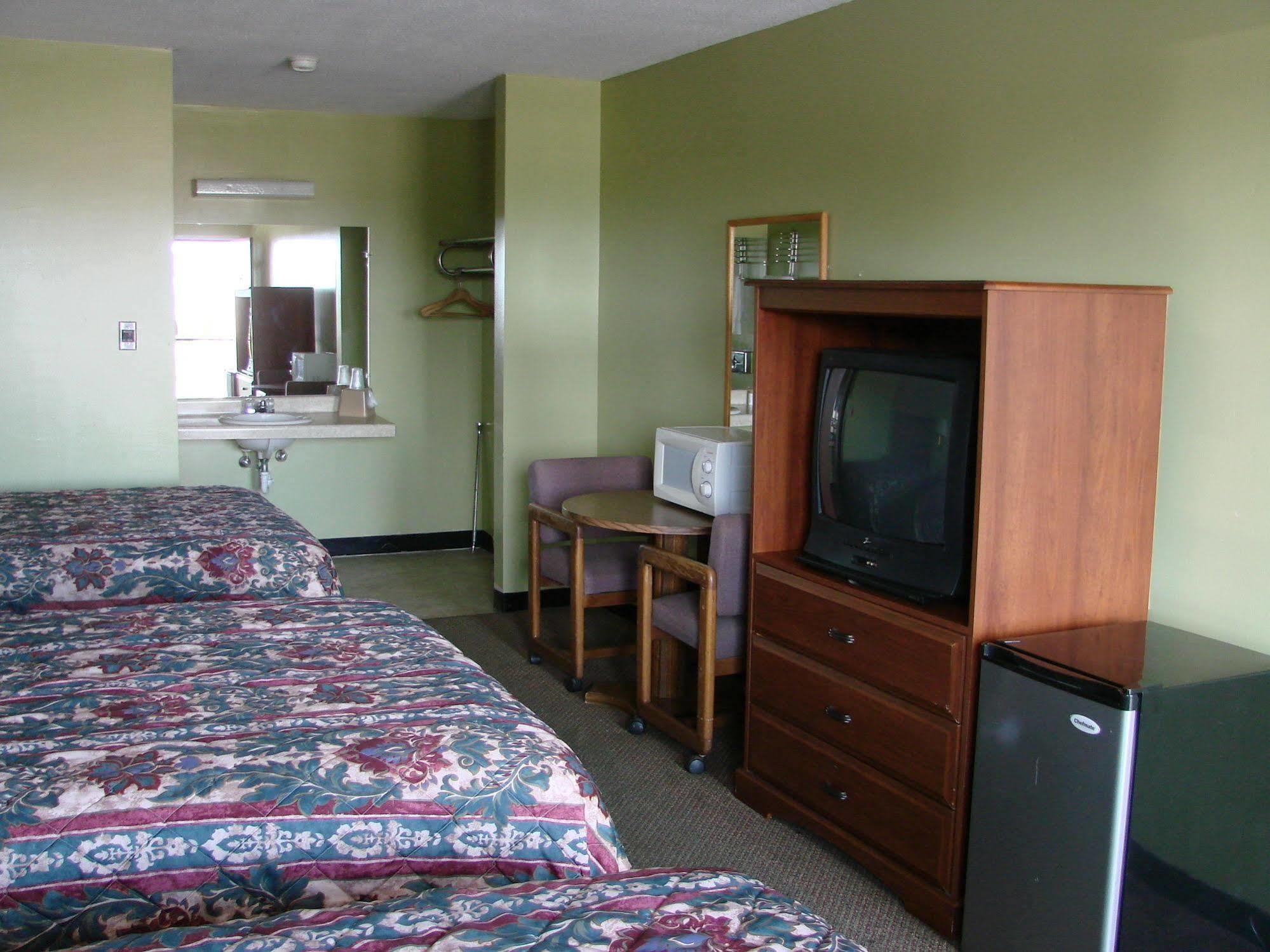 The Lodge At Russell - Russell Inn ภายนอก รูปภาพ